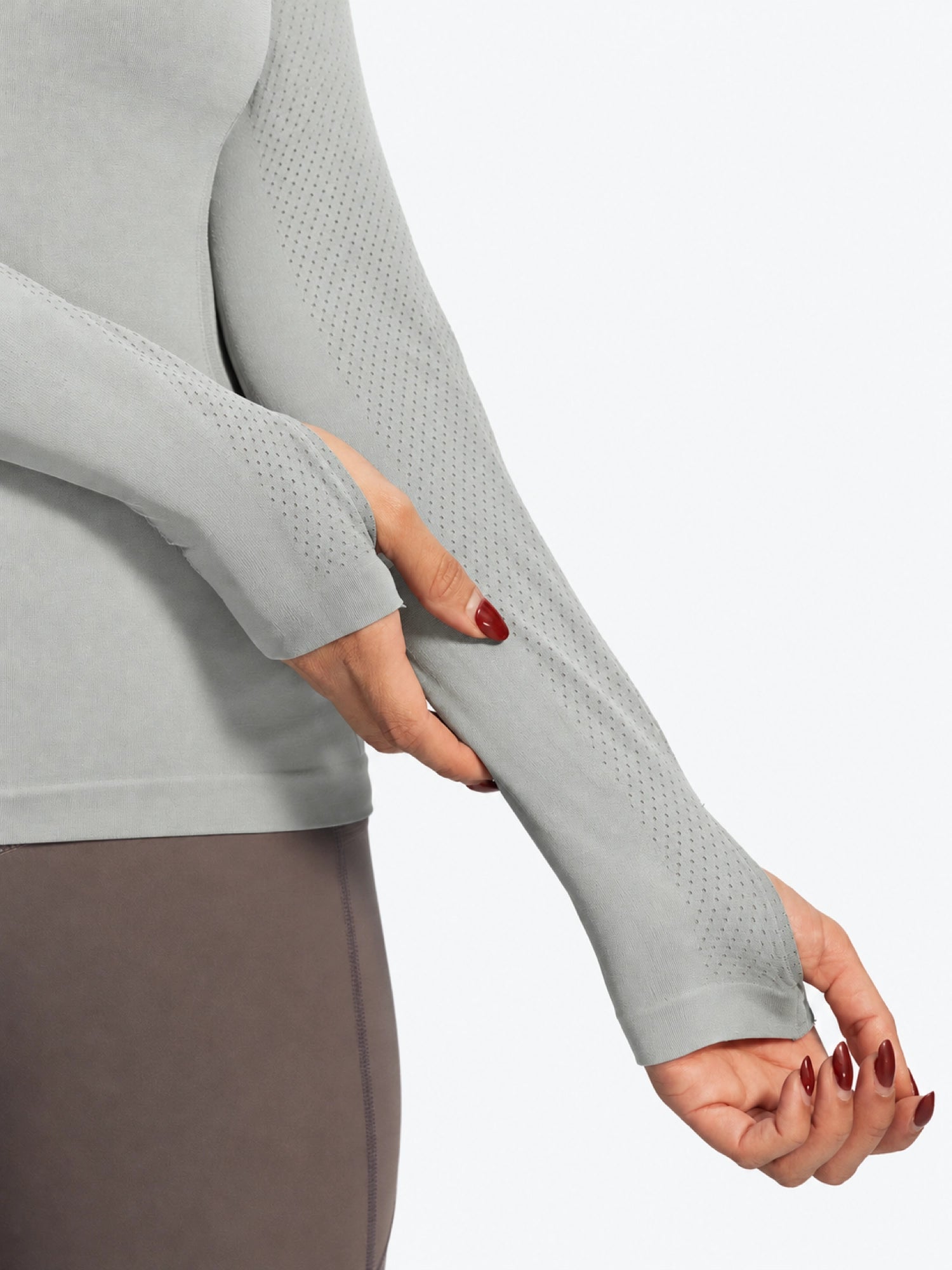 IUGA Long Sleeve Active Top Seamless Stretch Workout Shirt With Thumbholes | Affordable Yoga Leggings & Activewear by IUGA